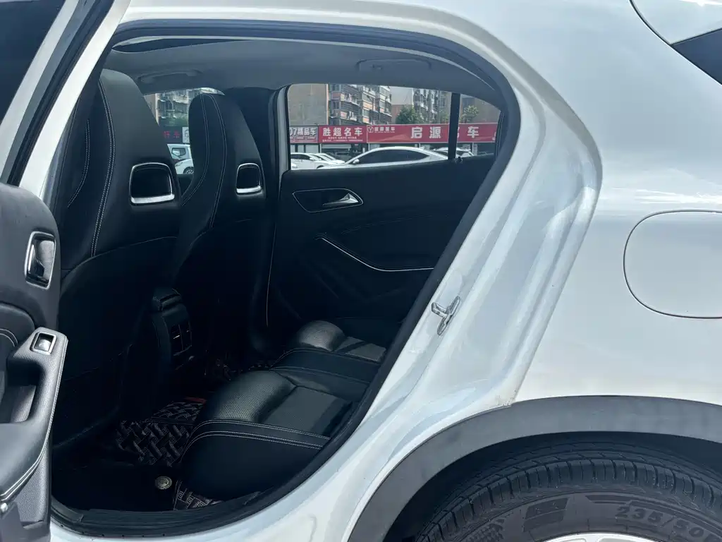 Mercedes-Benz GLA — миниатюра 6