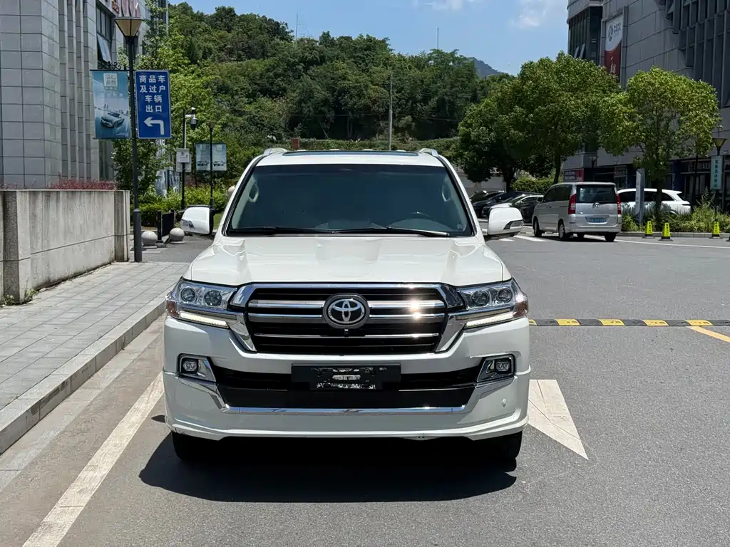 Toyota Land Cruiser 2019 5.7L AT