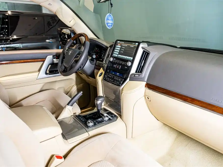 Toyota Land Cruiser 2017 5.7L AT