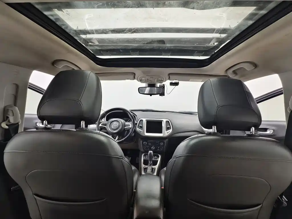 Jeep Compass — миниатюра 10