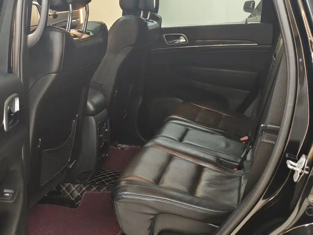 Jeep Grand Cherokee (Import) — миниатюра 12