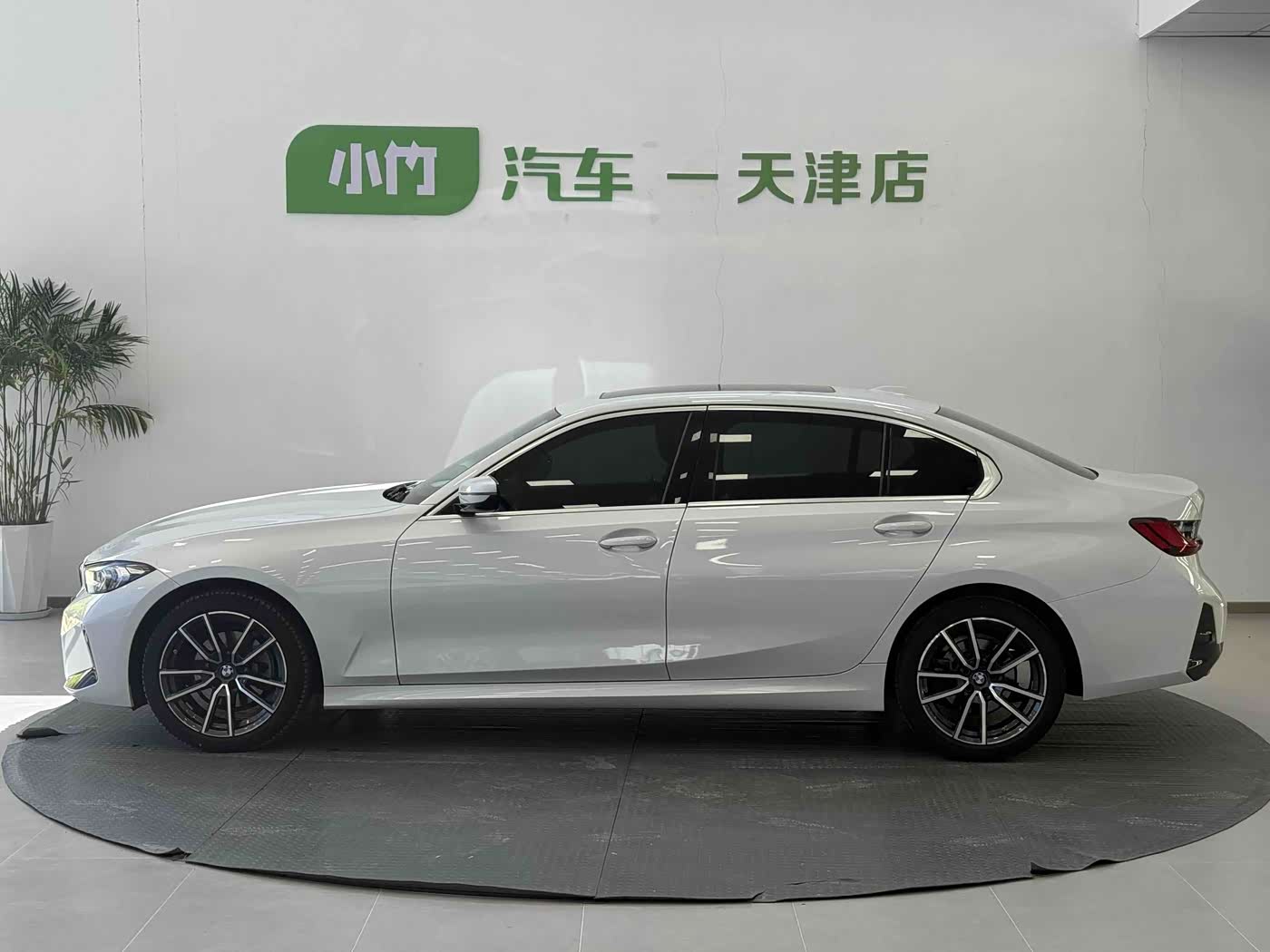 BMW 3 Series 2.0 л 2022 г. Белый, пробег 40000 км