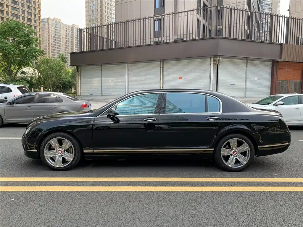 Bentley Flying Spur 2010 6.0T мест