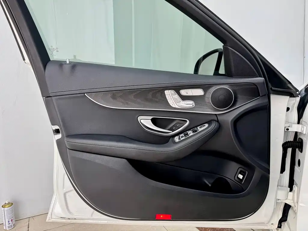 Mercedes-Benz C-Class — миниатюра 7