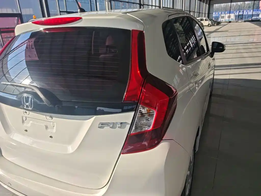 Honda Fit — миниатюра 8
