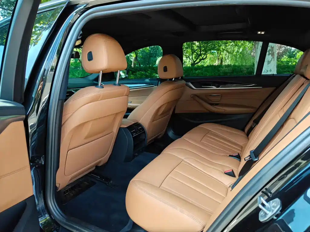 BMW 5 Series — миниатюра 7