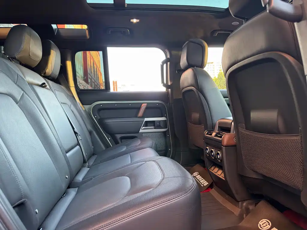 Land Rover Defender — миниатюра 9