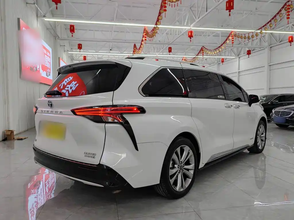 Toyota Sienna — миниатюра 9