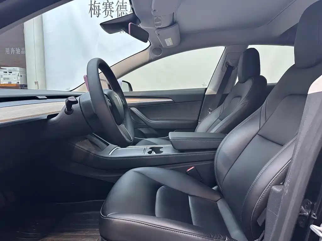 Tesla Model 3 — миниатюра 13