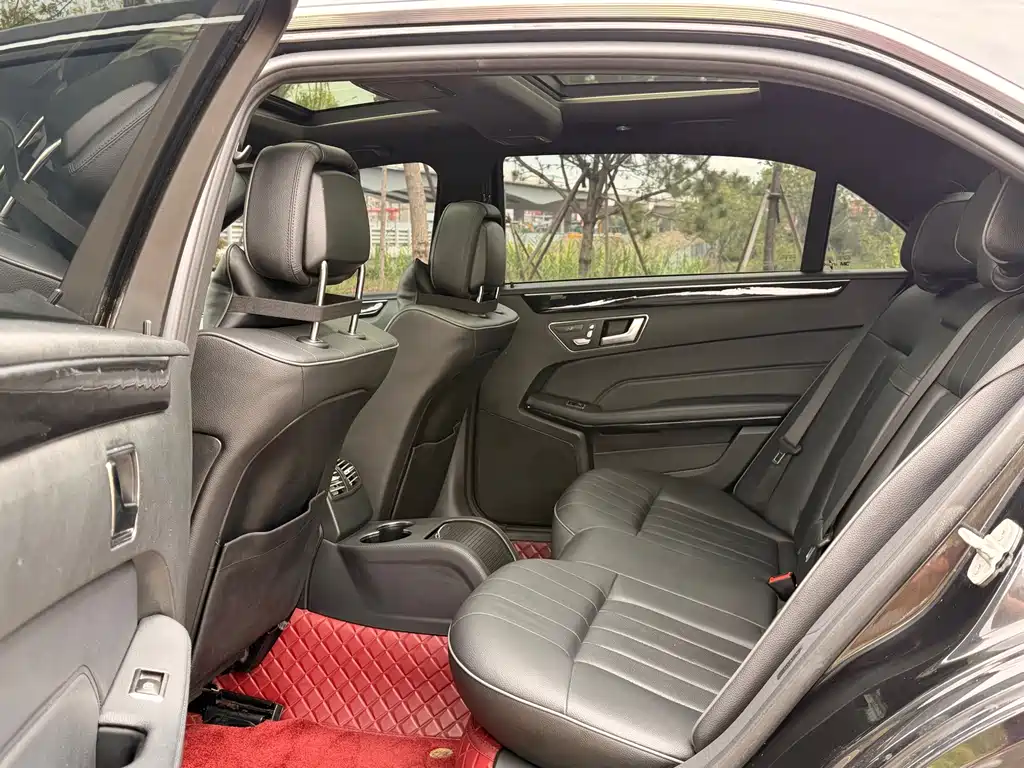 Mercedes-Benz E-Class — миниатюра 12