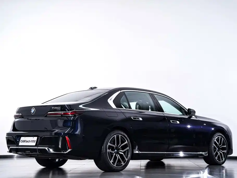 BMW 7 Series — миниатюра 6