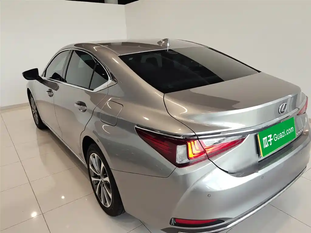 Lexus ES 2022 200