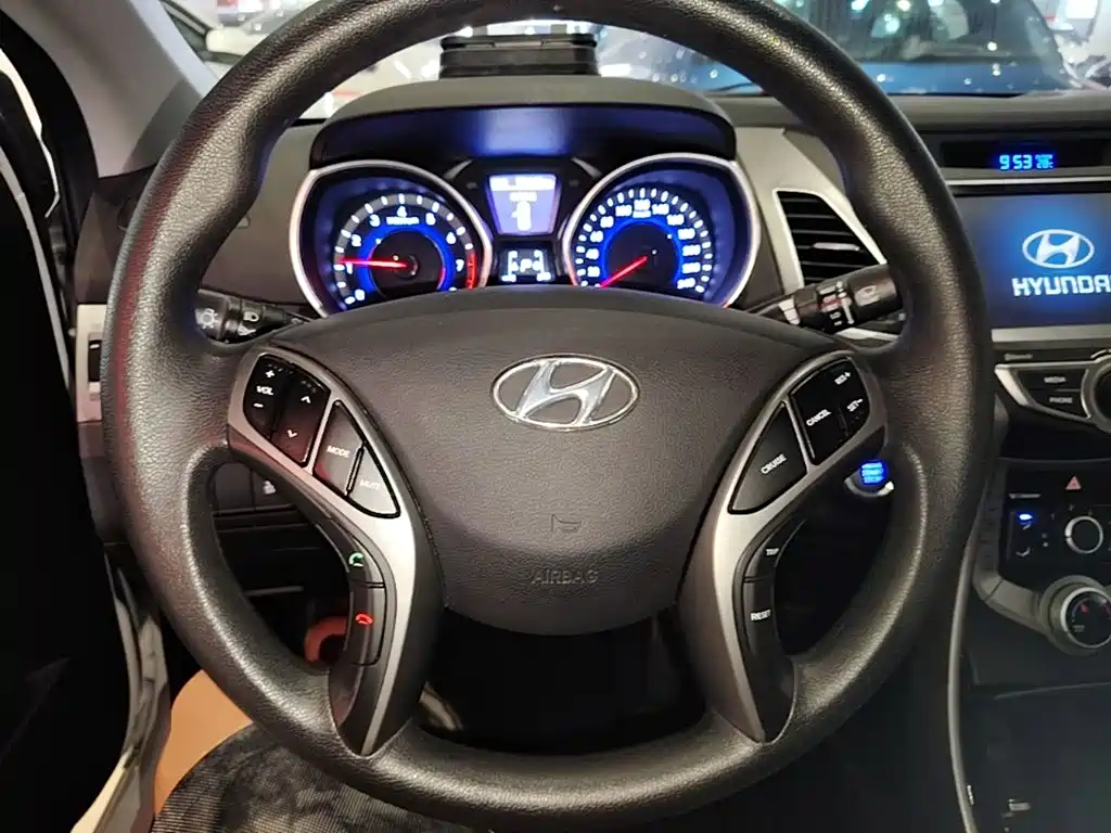 Hyundai Elantra Langdong — миниатюра 11