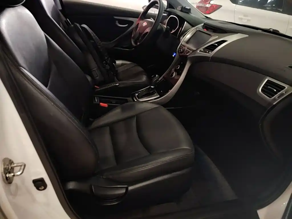 Hyundai Elantra Langdong — миниатюра 25
