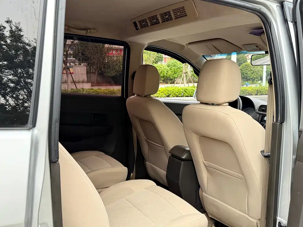 Wuling Hongguang — миниатюра 11