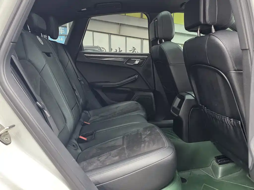 Porsche Macan — миниатюра 8