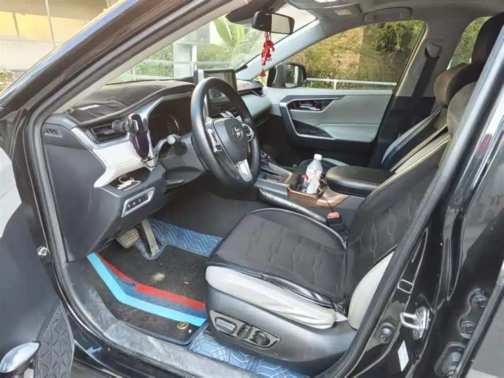 Toyota RAV4 — миниатюра 5