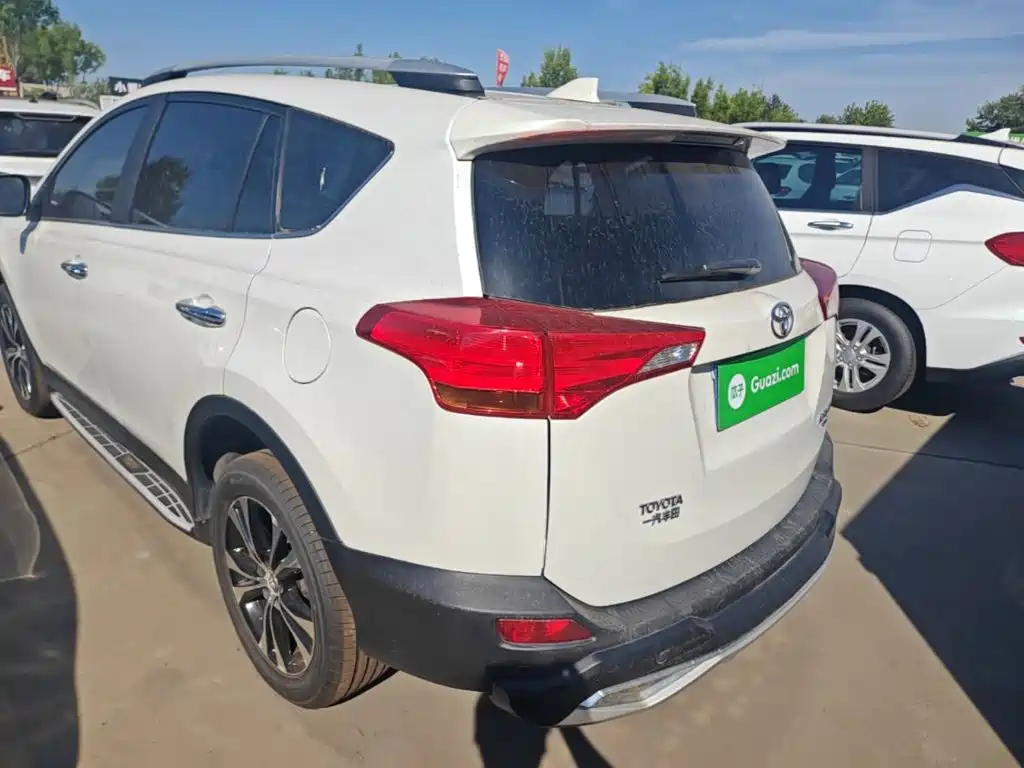 Toyota RAV4 — миниатюра 5