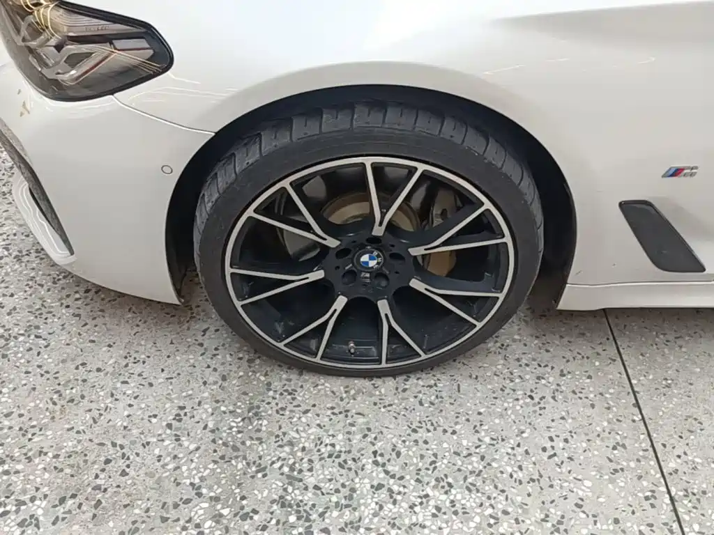 BMW 5 Series — миниатюра 23