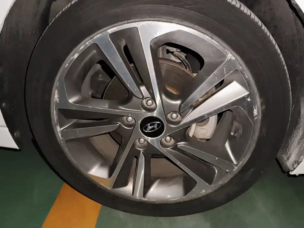Hyundai Elantra — миниатюра 8