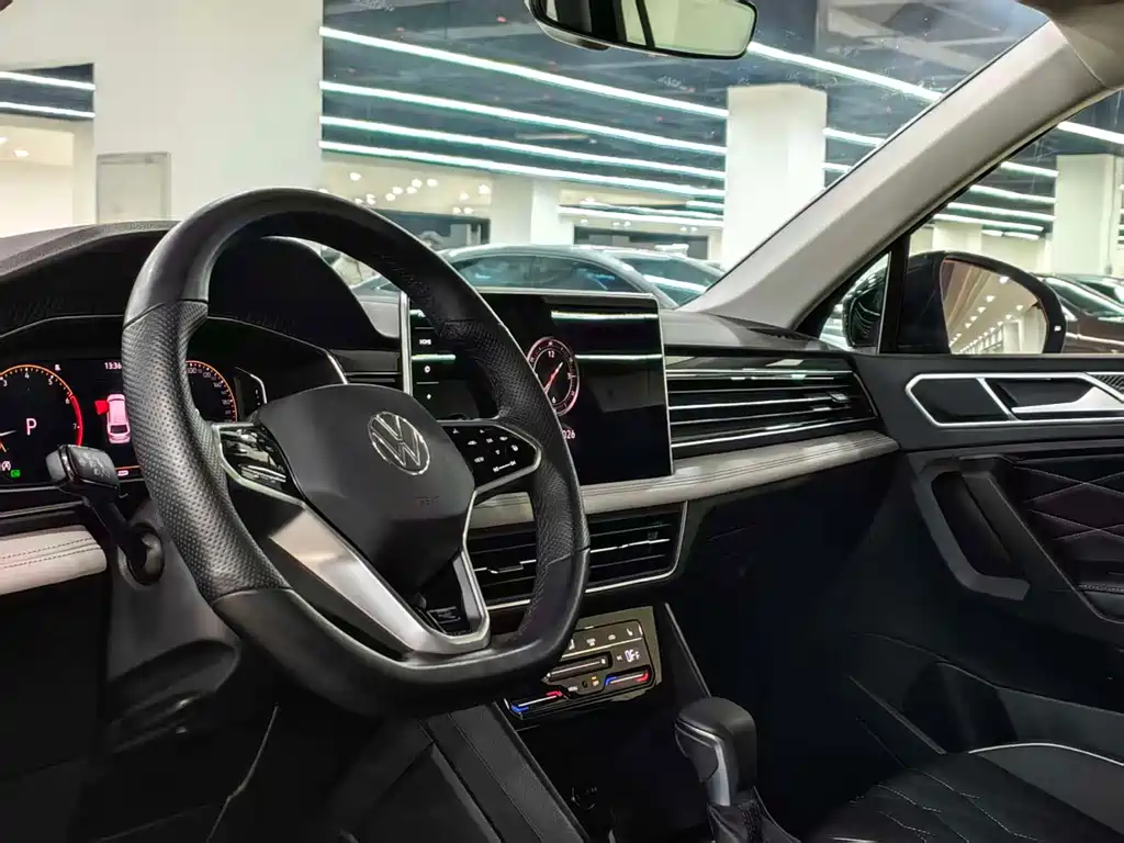 Volkswagen Tiguan L — миниатюра 7