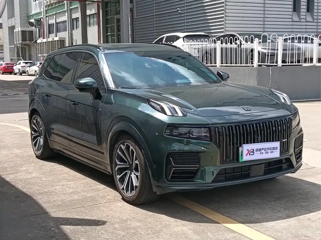 LYNK  &CO. 09 EM P