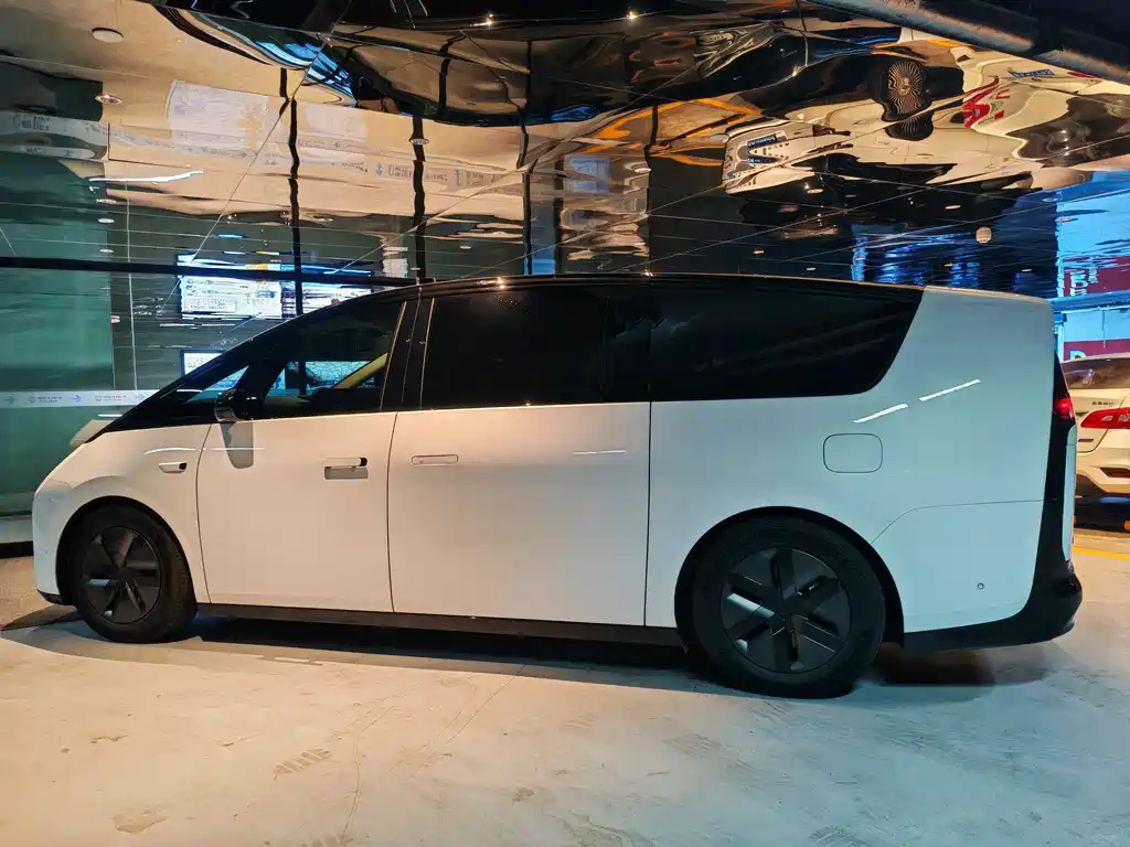 Li Auto MEGA 2025 Ultra
