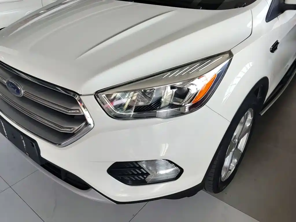 Ford Kuga — миниатюра 24