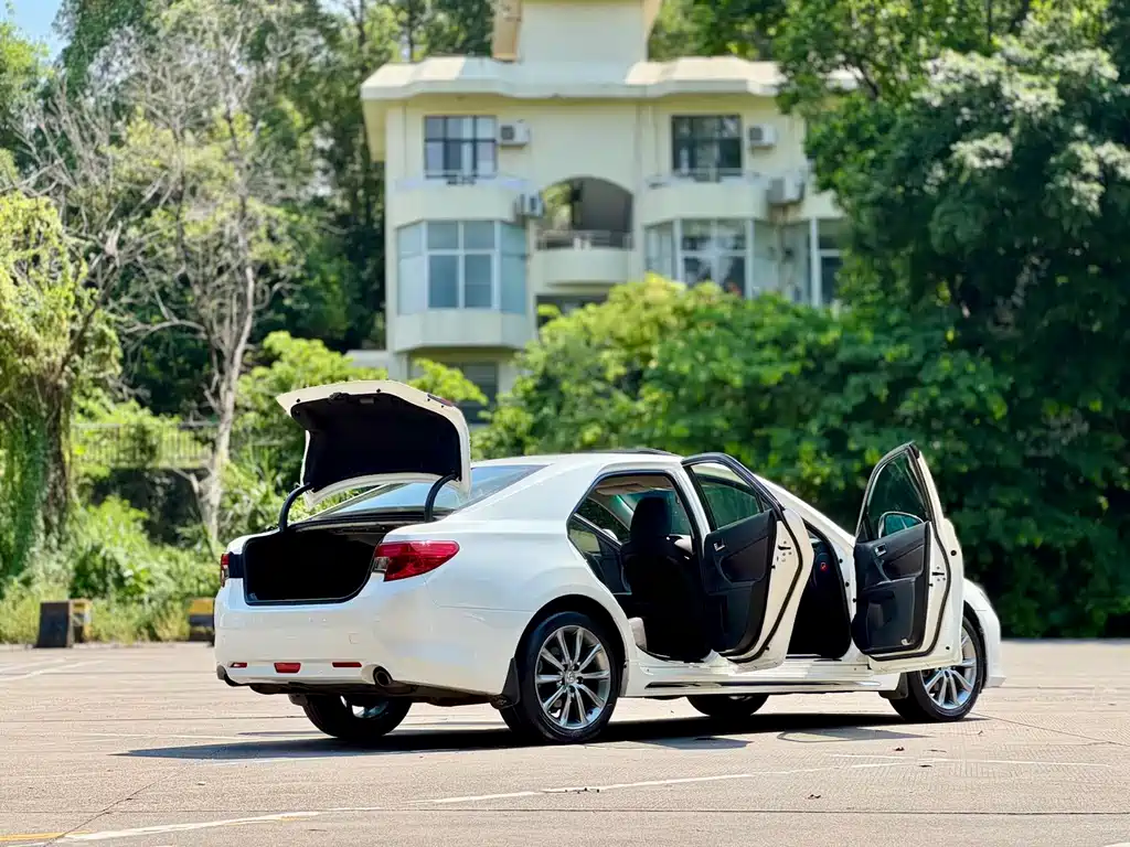 Toyota Reiz — миниатюра 15
