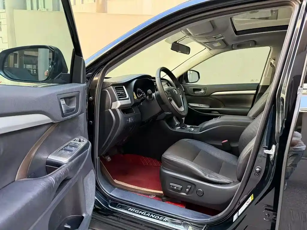 Toyota Highlander 2015 2.0T Luxury 7 мест