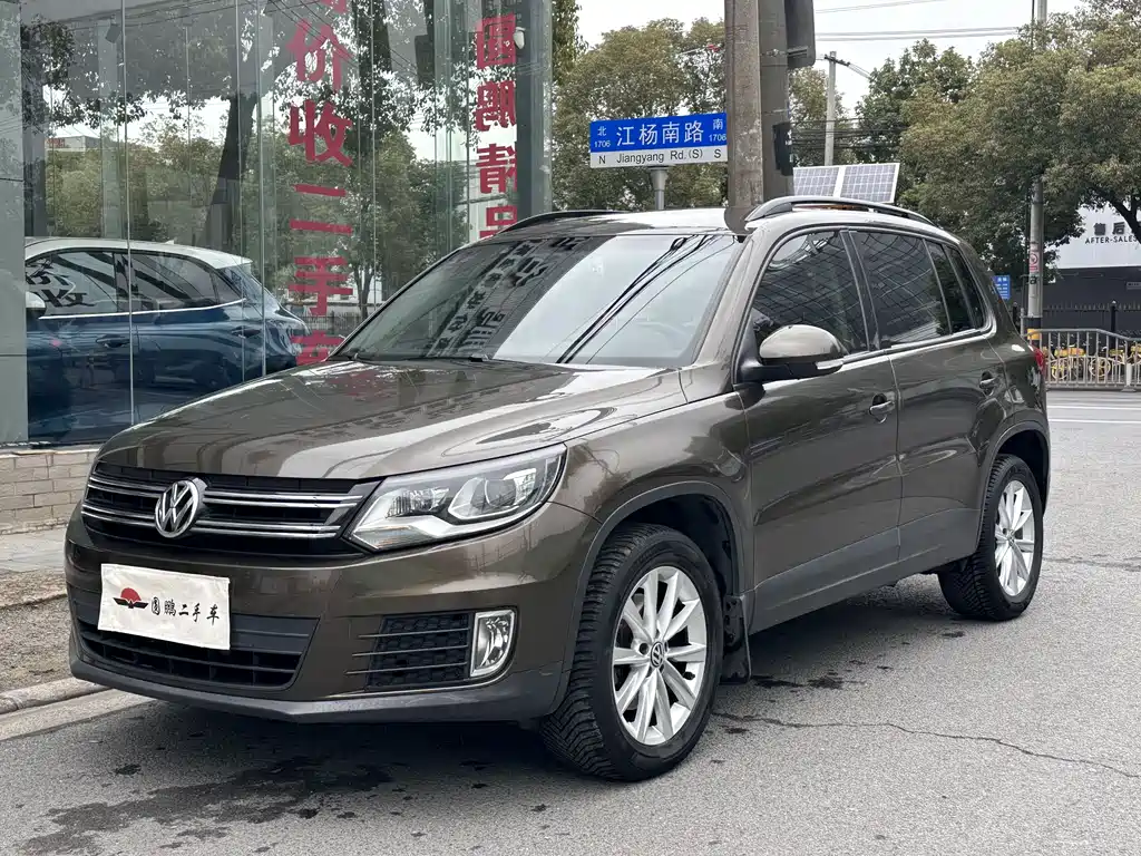 VOLKSWAGEN TIGUAN