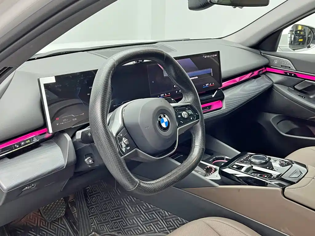 BMW 5 Series — миниатюра 14