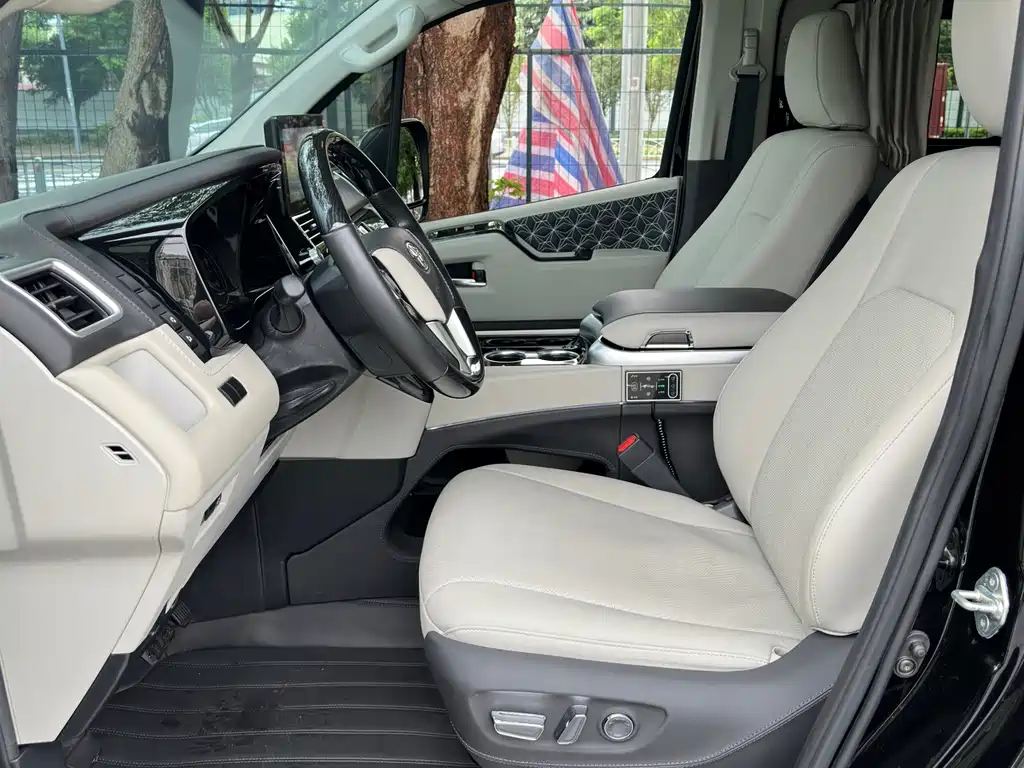 Toyota Hiace — миниатюра 10