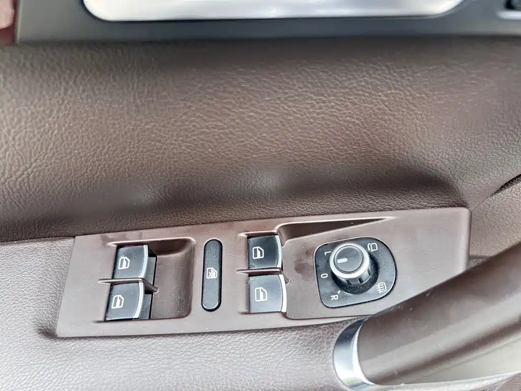Volkswagen Magotan (Import) — миниатюра 7