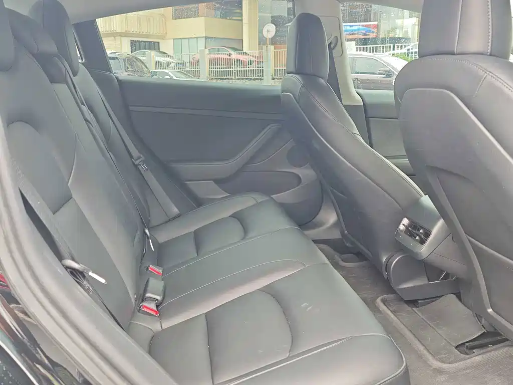 Tesla Model 3 — миниатюра 16