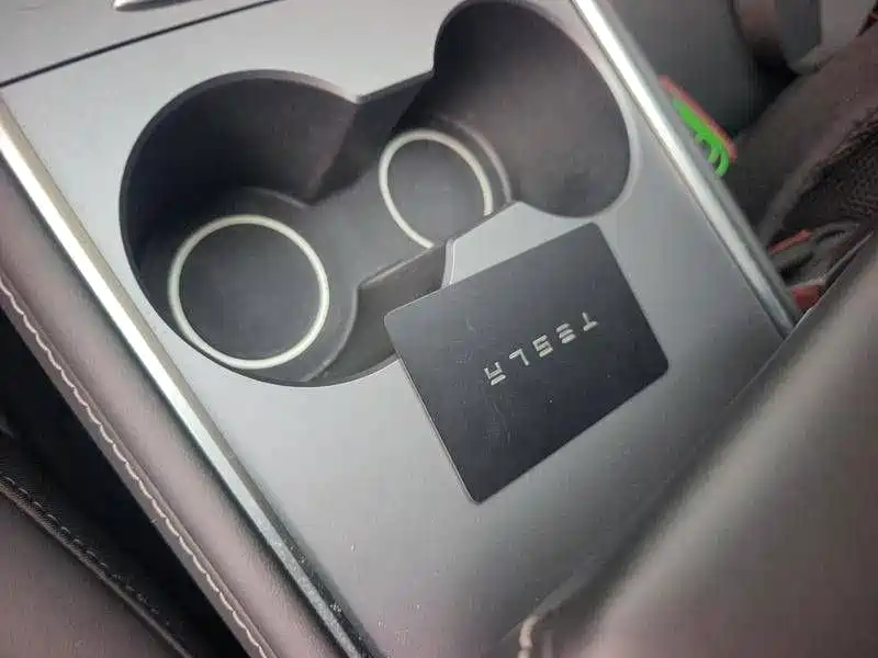 Tesla Model Y — миниатюра 10
