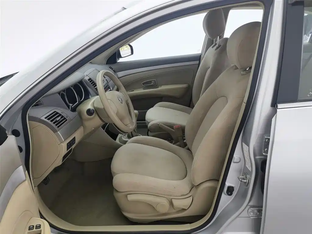 Nissan Sylphy 2012 1.6XE MT Comfort