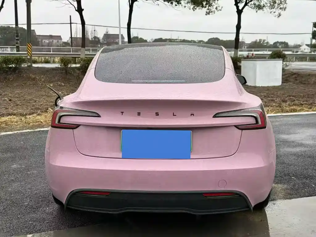 TESLA MODEL 3