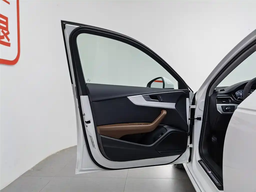 Audi A4L 2019 40 TFSI Fashion VI
