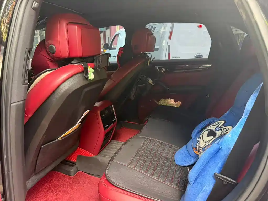 Porsche Cayenne — миниатюра 7