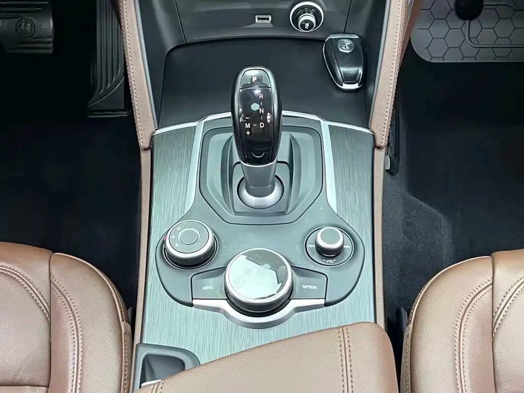 Alfa Romeo Stelvio — миниатюра 16