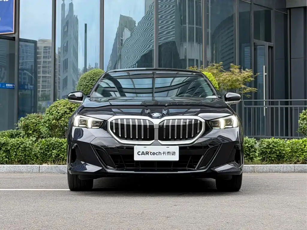 BMW 5 Series — миниатюра 2