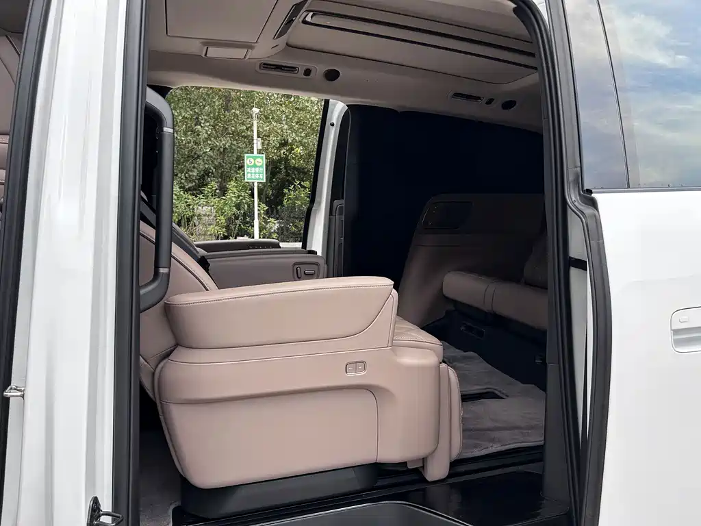 Li Auto Li MEGA — миниатюра 14