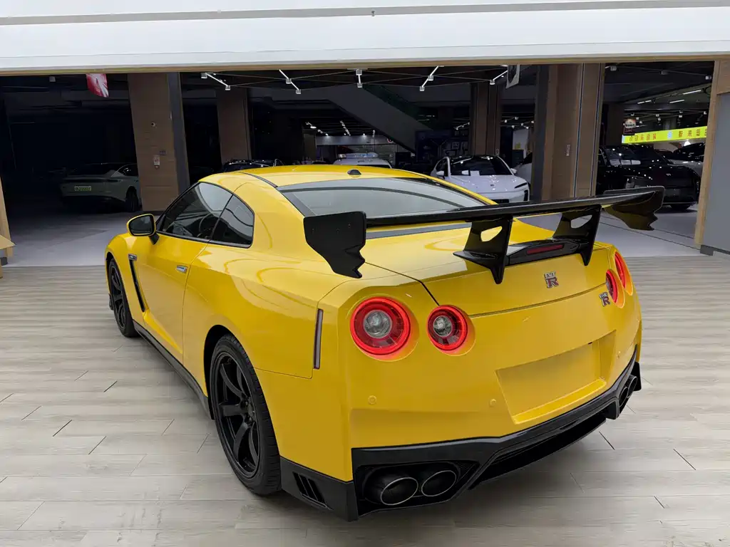 Nissan GT-R — миниатюра 4