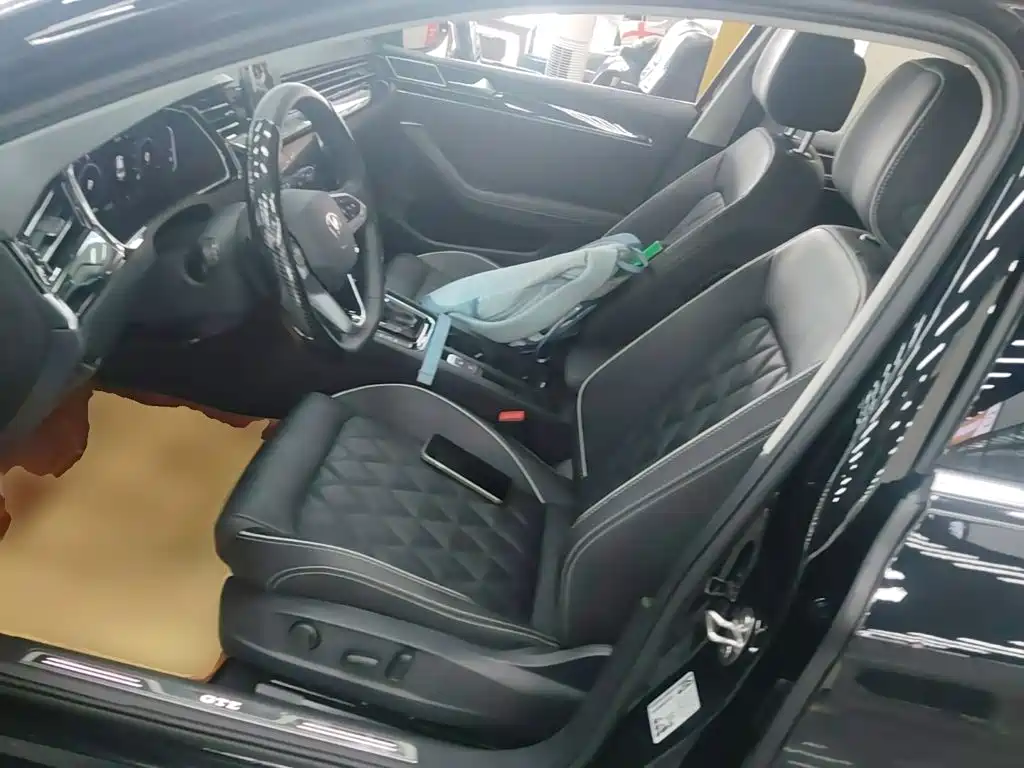 Volkswagen Magotan PHEV — миниатюра 15