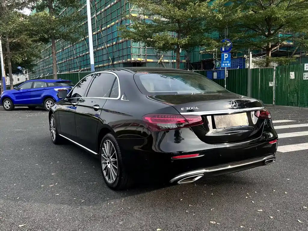 Mercedes-Benz E-Class — миниатюра 3