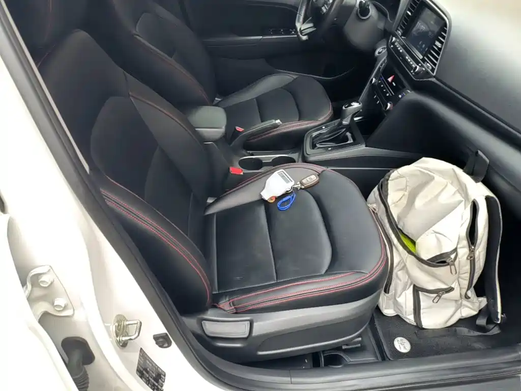 Hyundai Elantra — миниатюра 25
