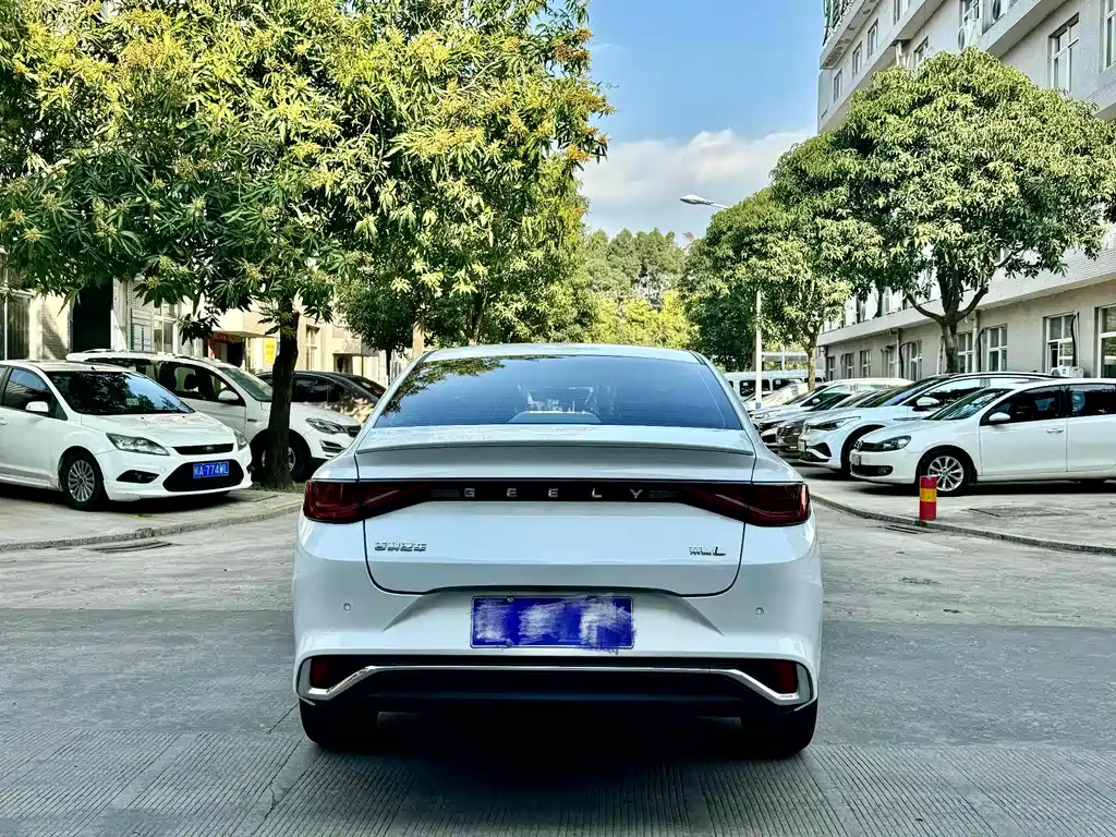 Geely Emgrand L — миниатюра 10