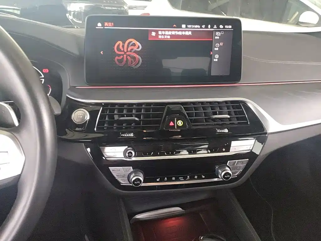BMW 5 Series — миниатюра 13