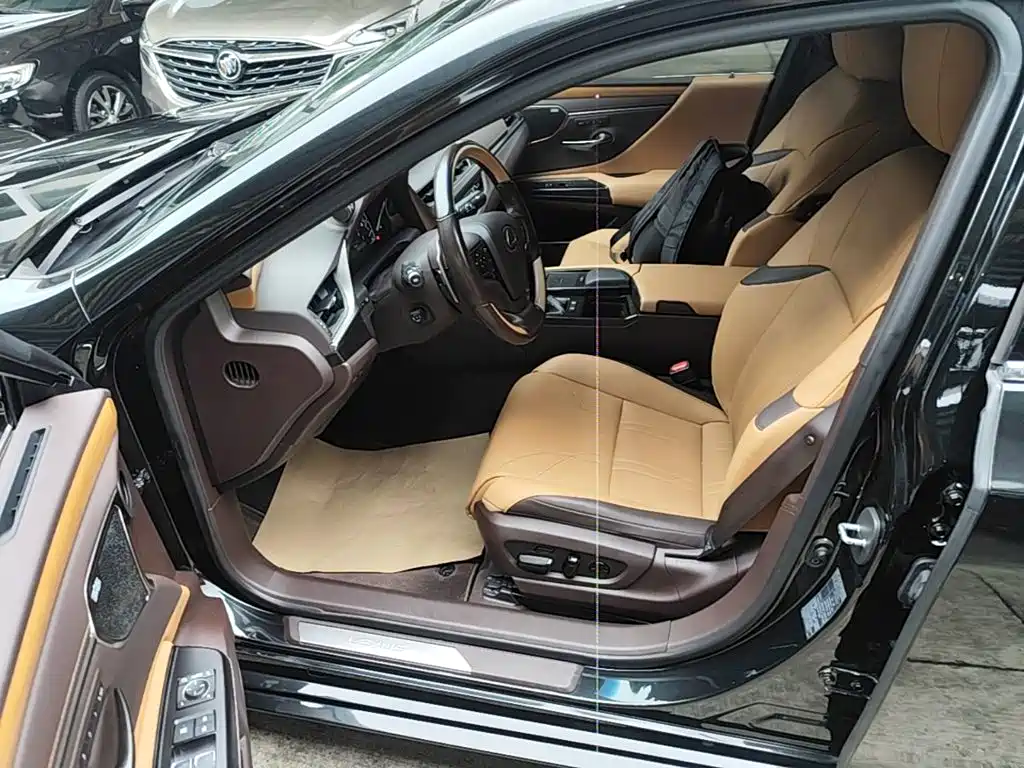 Lexus ES — миниатюра 16